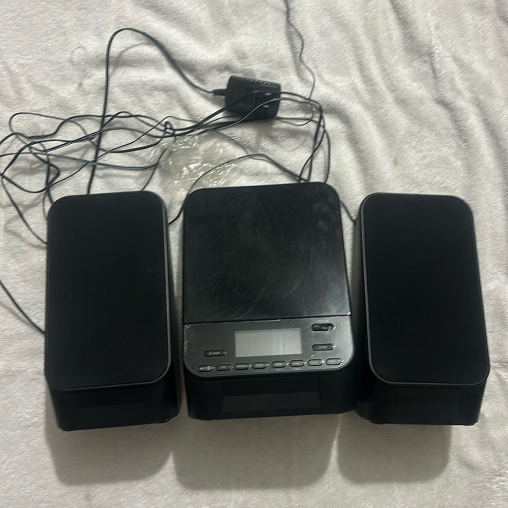 RADIO  AM FM CE PLAYER BLUETOOTH